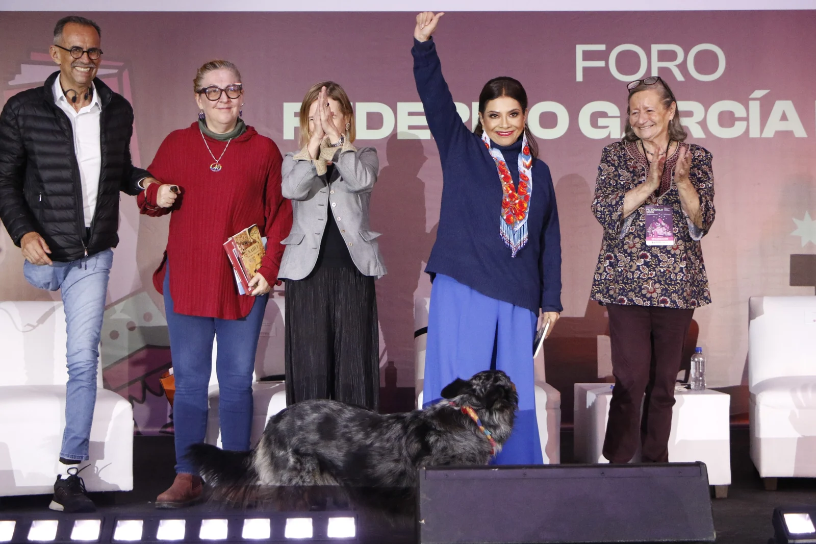Fotografía del boletín oficial: Inaugura Clara Brugada la XXVI edición de la Feria Internacional del Libro en el Zócalo. Leer es desobedecer la tiranía de lo inmediato, afirmó.