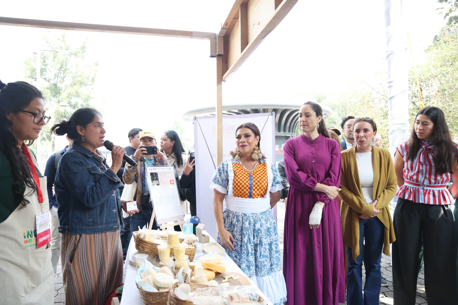 Fotografía del boletín oficial: Inaugura Clara Brugada Ingrediente, un encuentro para transformar la realidad de productores y un gran movimiento por el consumo y la economía local