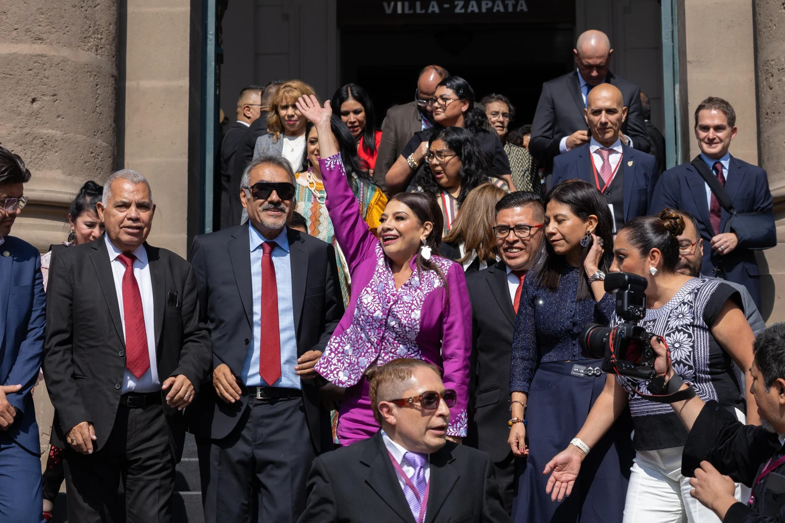 Fotografía del boletín oficial: Ante el Congreso Clara Brugada anuncia Cuatro Iniciativas de Ley, un Nuevo Plantel para la UNAM y la creación de la Banca de la Ciudad. Llama a Terminar con el Discurso de Odio