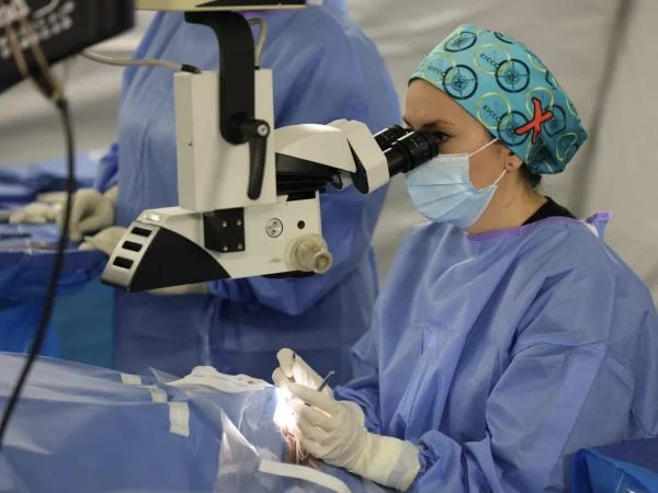 Fotografía del boletín oficial: Hospitales itinerantes amplían atención médica y transforman vidas.