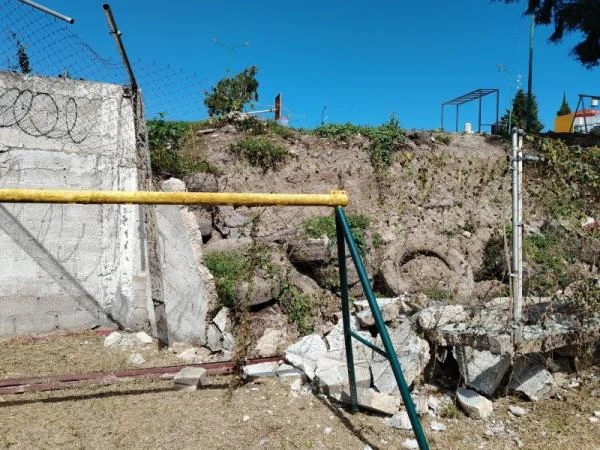 Fotografía del boletín oficial: Realiza CAPCEE inspección en escuela afectada por lluvia en San Jerónimo Caleras