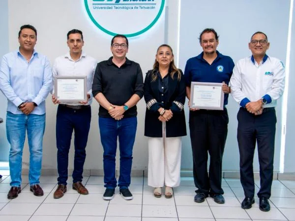 Fotografía del boletín oficial: Reconocen calidad de UTTehuacán con la acreditación de dos programas educativos