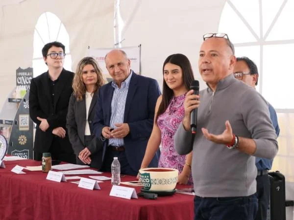 Fotografía del boletín oficial: Gobierno del Estado entregó nuevos distintivos de Marca Puebla Cinco de Mayo
