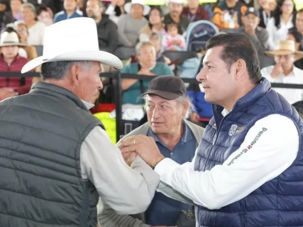 Fotografía del boletín oficial: El sueño poblano es la revolución del campo: Armenta Mier