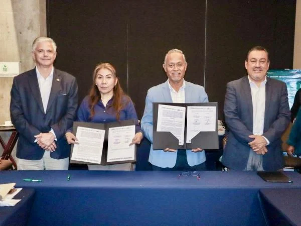 Fotografía del boletín oficial: Refuerza Conalep Puebla trabajo conjunto con sectores productivo, educativo y social