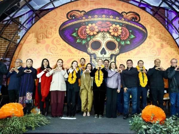 Fotografía del boletín oficial: Tradición, misterio y color dan vida a la memoria en Puebla con Catrineras 2026