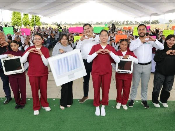 Fotografía del boletín oficial: Promueve gobierno estatal educación, tecnología y energía limpia en Oriental