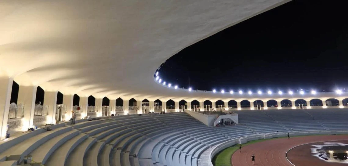 Gradas y pista iluminadas del Estadio Xalapeño en la imagen del comunicado estatal